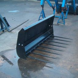 QUICKE 150. 8 TINE MUCK FORK